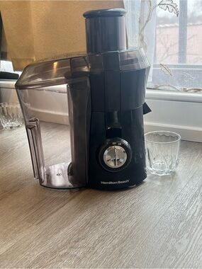 Hamilton Beach Black and Smoke Juice Extractor